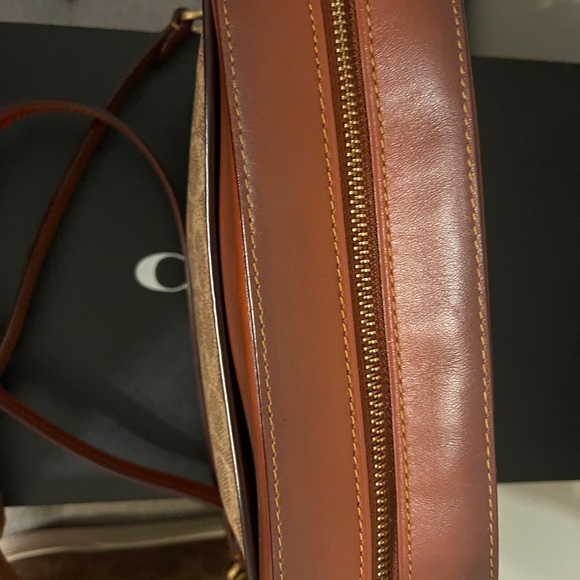 Signature Coach crossbody - Picture 3 of 7